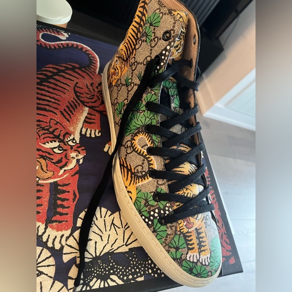 Gucci Men’s Major High Top shoes in Cub Print - Picture 3 of 10
